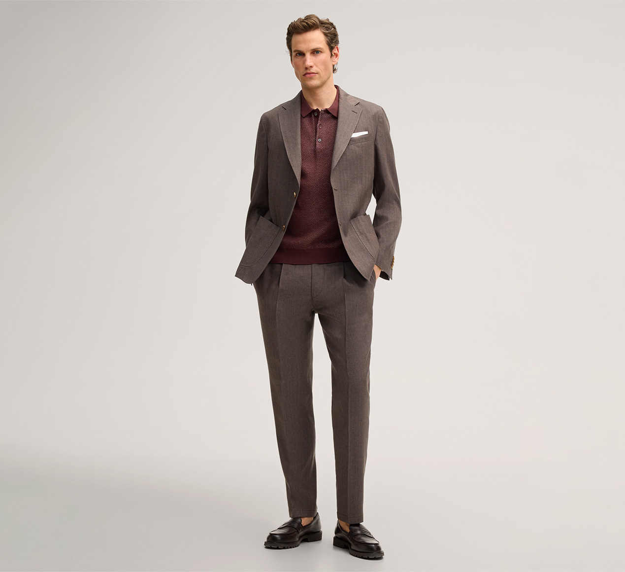 windsor. präsentiert das Produkt Schurwollmix-Baukasten-Hose Silvi mit Leinen und Bundfalte in Braun aus der Kategorie Hosen & Jeans