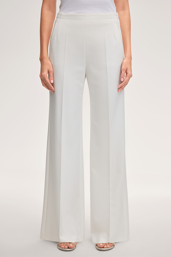 Führt zu Produktdetailseite „Crêpe-Marlene-Hose in Ecru"