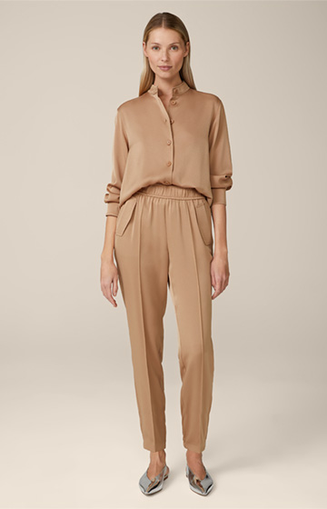 Crêpe Shirt Blouse with Stand-up Collar in Camel