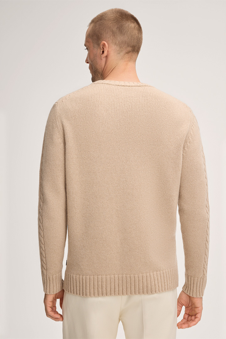 Ecosio Cable-knit Cashmere Pullover in Beige