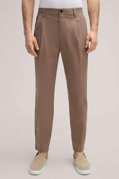 Flero Pleat-front Cotton Trousers in Taupe