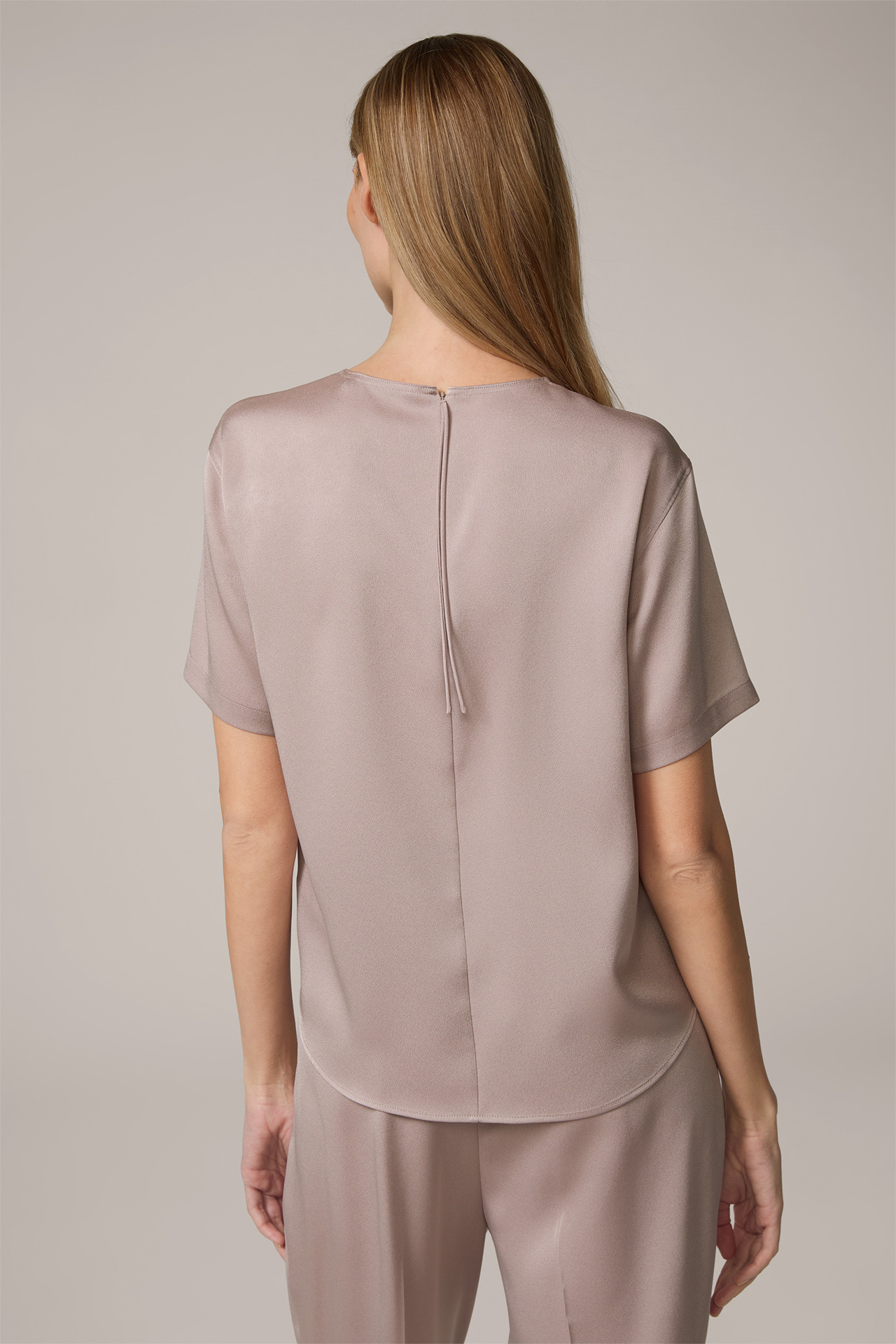 Crêpe Short-Sleeved Blouse in Taupe