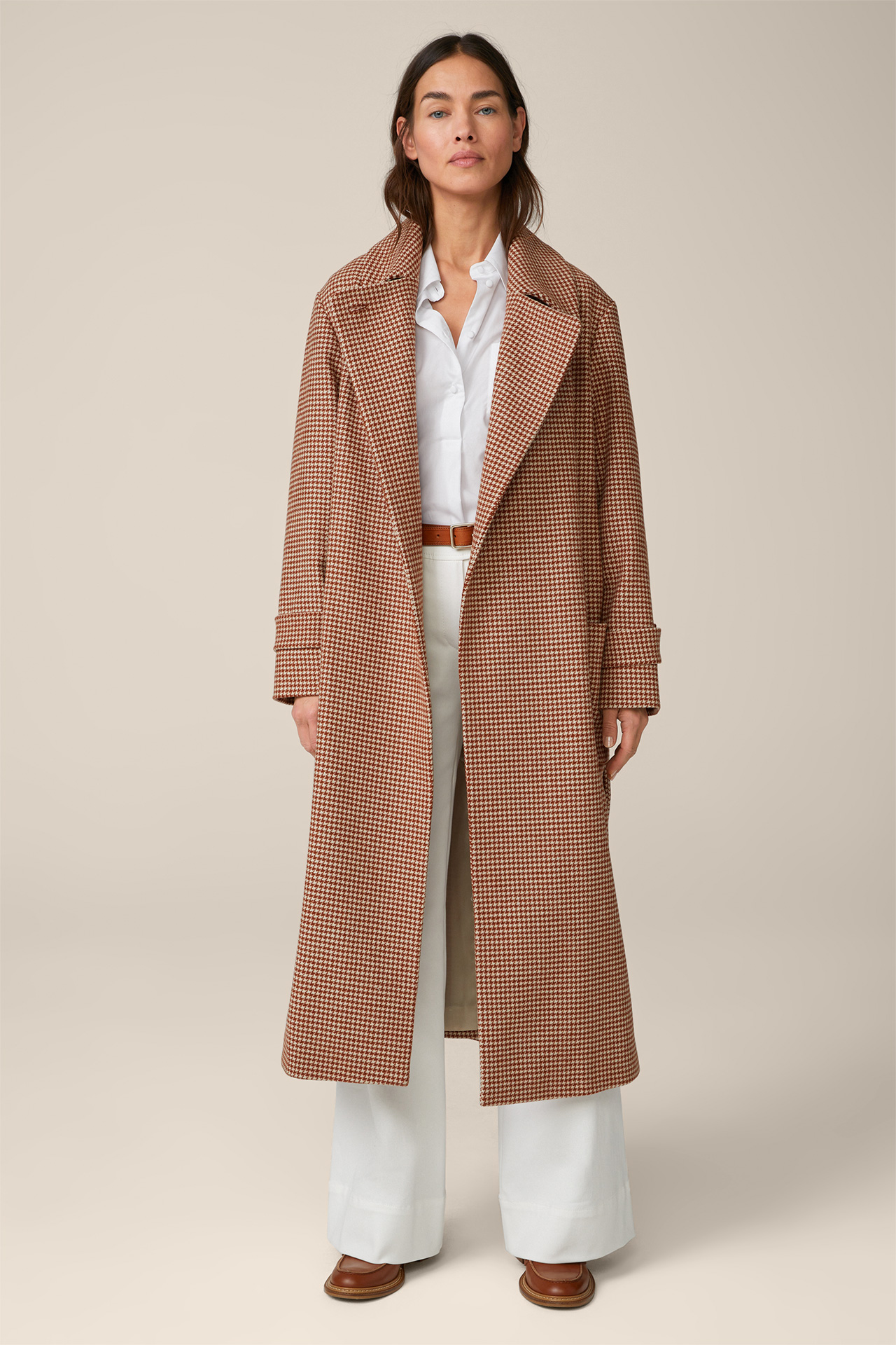 Manteau long en laine vierge, couleur cuivre-écru à motif