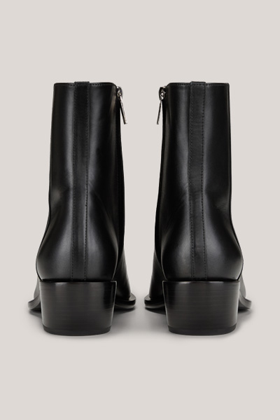 Stiefelette aus Nappaleder in Schwarz by Unützer