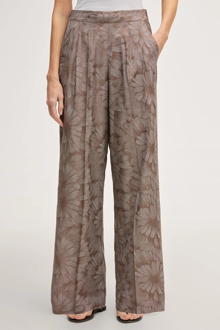 Leads to product detail page "Viscose-silk blend printed palazzo trousers with pleats on the waistband in brown"