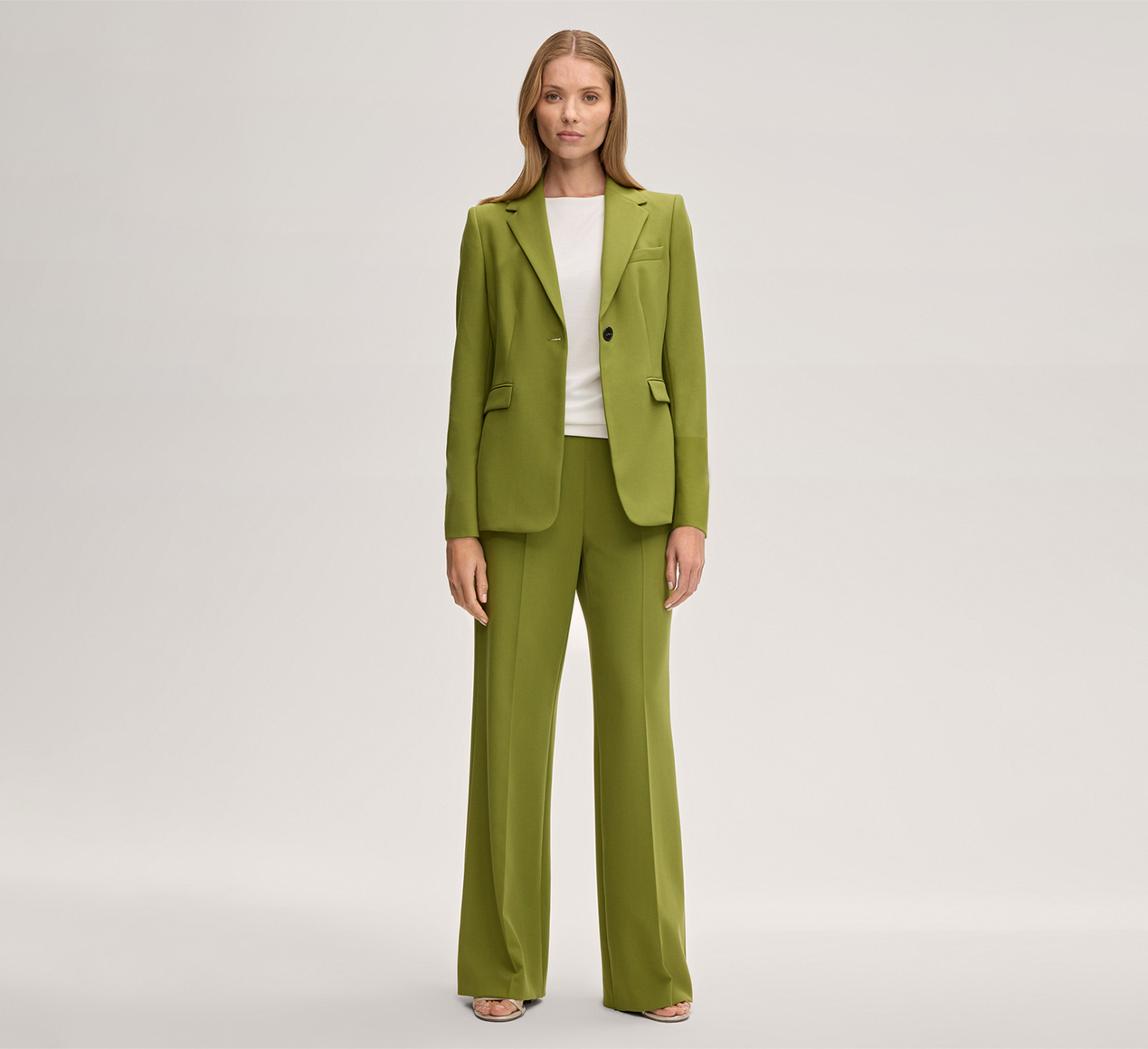 windsor. presents the product Crêpe Blazer in Green from the category Blazers