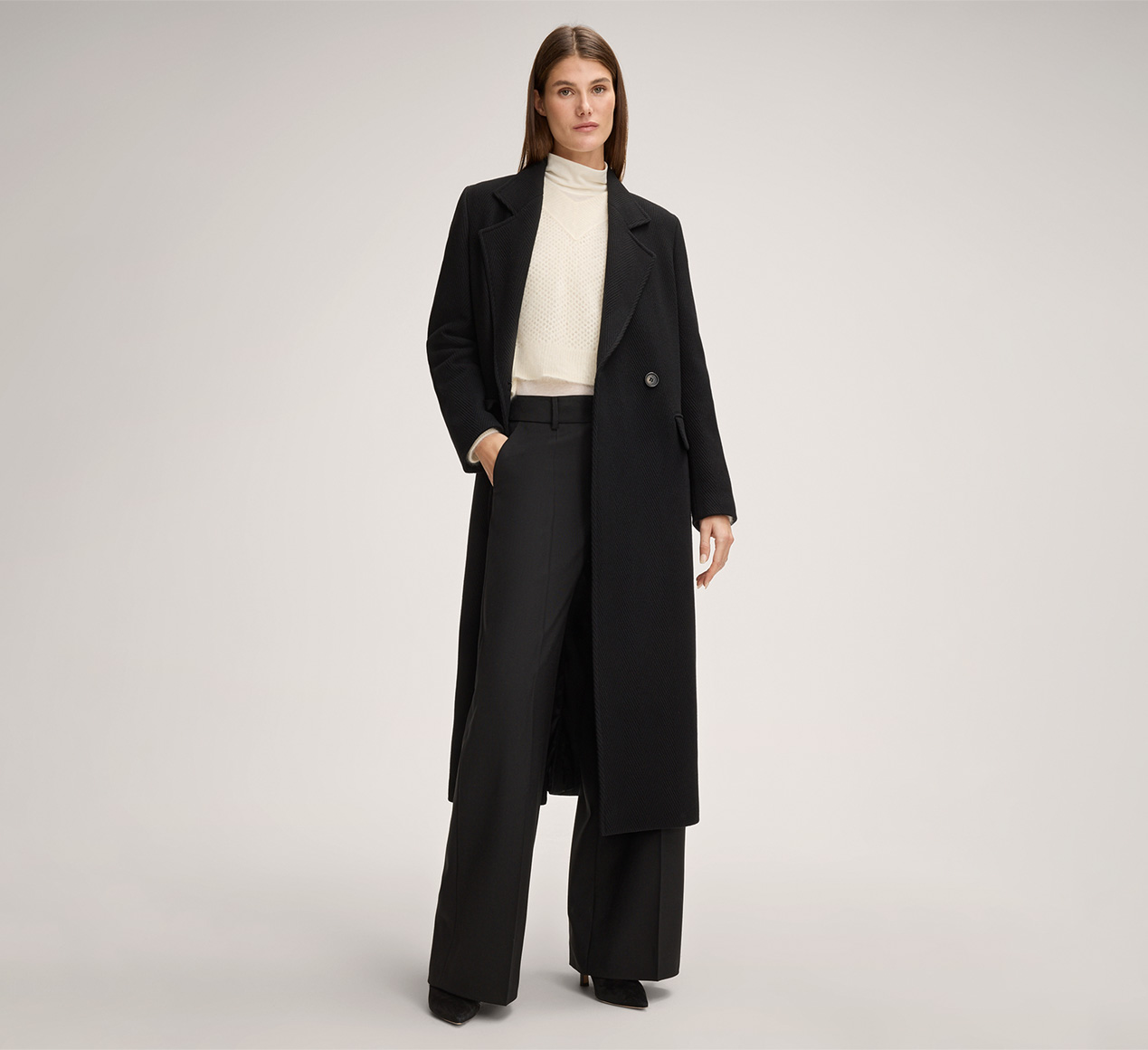 windsor. présente le produit Manteau à fermeture croisée en laine mélangée à teneur en cachemire, en noir de la catégorie Vestes et manteaux