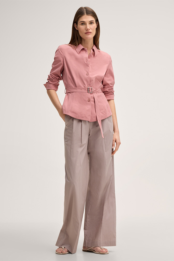 Mène à la page produit « Pantalon en coton Marlene à pinces, couleur taupe »