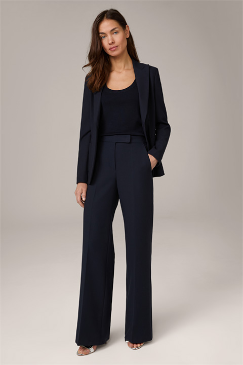 <p><strong>Shop the look:</strong><br> Crêpe trouser suit in navy</p>