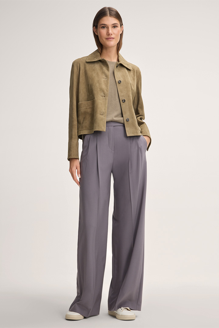 Führt zu Produktdetailseite „Ziegenvelours-Leder-Hemdjacke in Oliv"