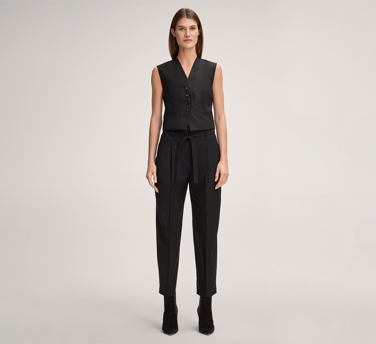 windsor. presents the product Virgin Wool Trousers with Pleats in Black from the category Trousers & Jeans