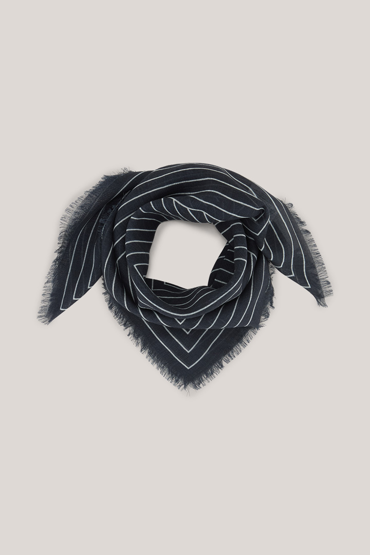 Führt zu Produktdetailseite „Woll-Tuch gemustert in Navy-Ecru"