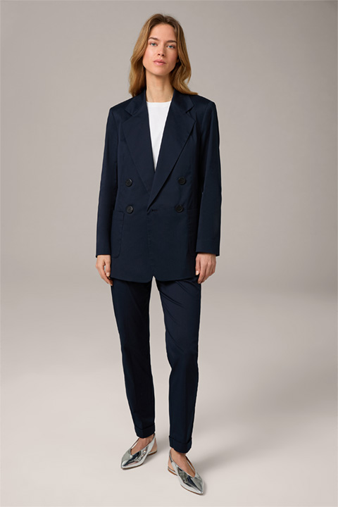 <p><strong>Shop the look:</strong><br> Stretch cotton pantsuit in navy</p>