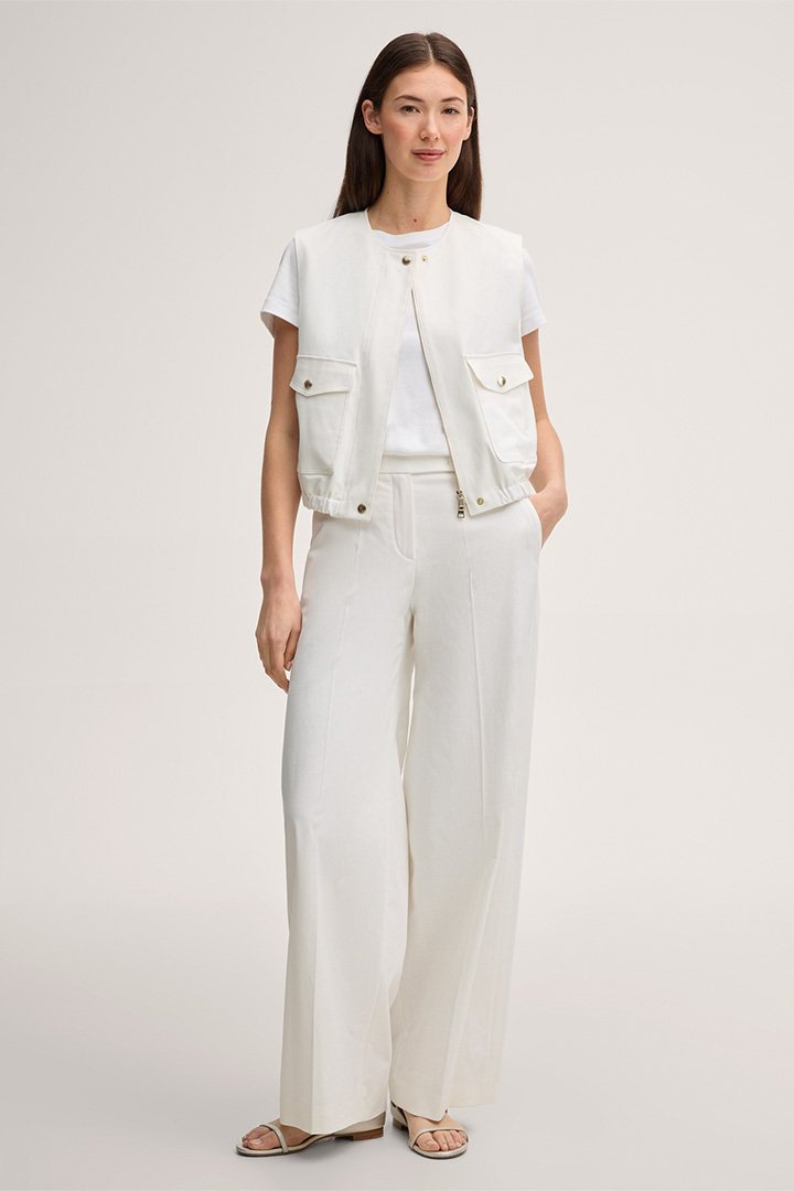 Führt zu Produktdetailseite „Double-Baumwollstretch-Weste in Ecru"