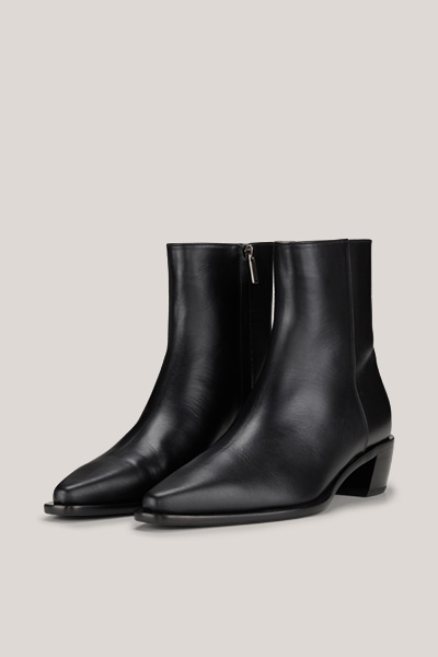 Stiefelette aus Nappaleder in Schwarz by Unützer