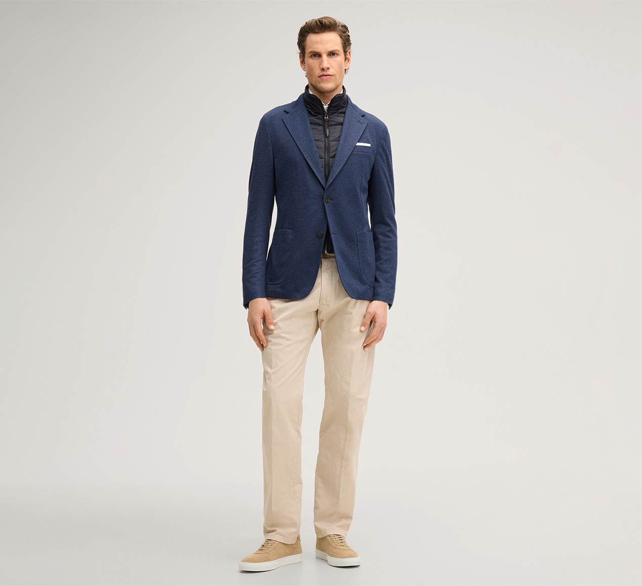 windsor. présente le produit Veste de costume Triest avec empiècement, en bleu à motif de la catégorie Vestes