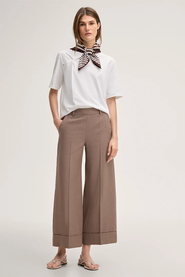 Leads to product detail page "Cotton interlock short-sleeved shirt with knot detail in white"