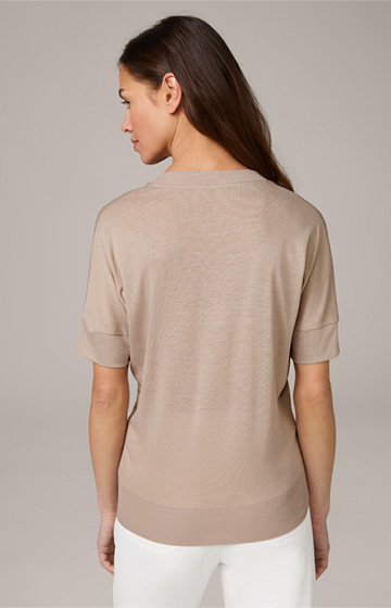 Tencel-Baumwoll-Shirt mit V-Ausschnitt in Taupe