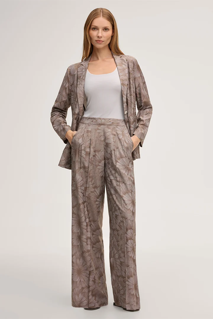 Leads to product detail page "Viscose-silk blend printed palazzo trousers with pleats on the waistband in brown"