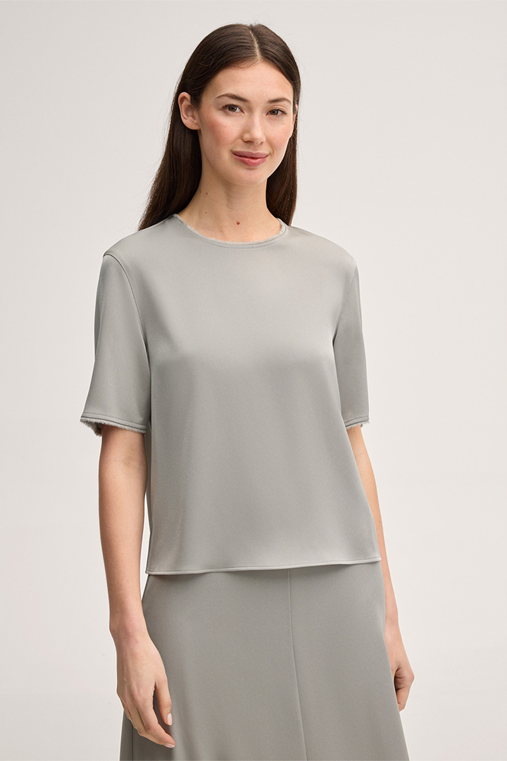 Führt zu Produktdetailseite „Crepe-Kurzarm-Bluse in Greige"