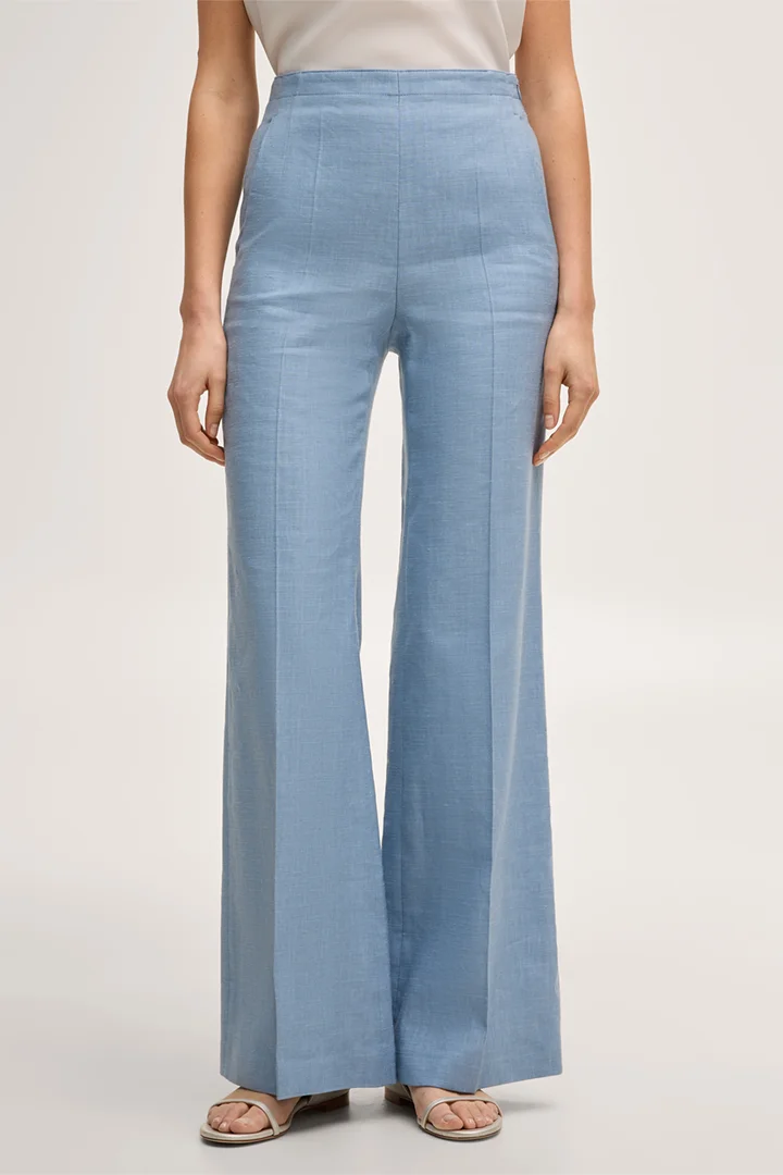 Führt zu Produktdetailseite „Leinenstretch-Marlene-Hose in Hellblau"