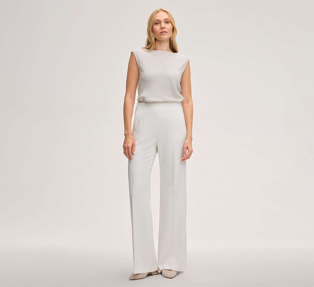 windsor. präsentiert das Produkt Triacetat-Blusentop in Ivory aus der Kategorie Blusen & Tops