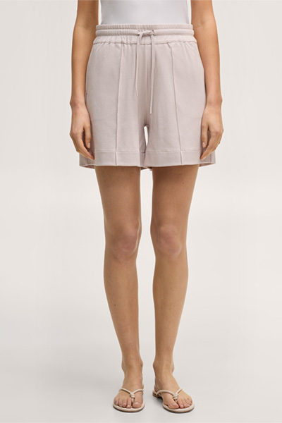 Leads to product detail page "Beige cotton sweat shorts"