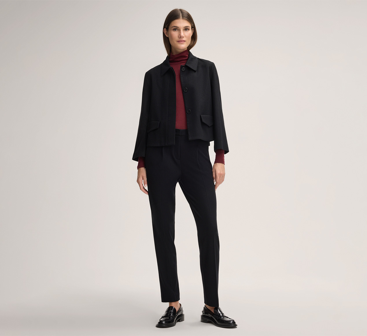 windsor. présente le produit Blazer évasé en jersey de laine, en noir de la catégorie Blazer