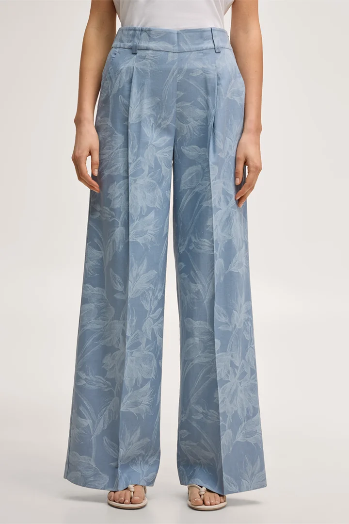 Leads to product detail page "Viscose-linen blend palazzo trousers in light blue and ecru"
