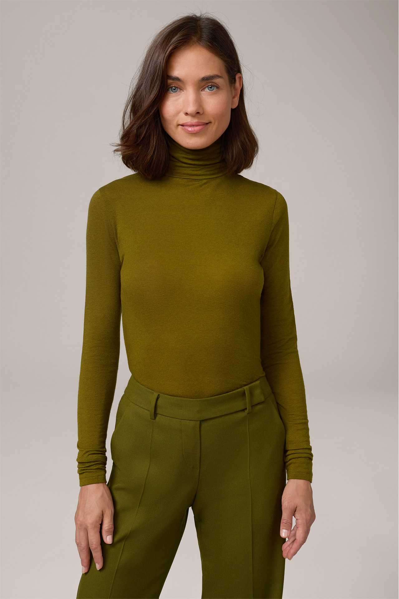 Haut à col roulé en mélange de tencel et laine stretch, en vert