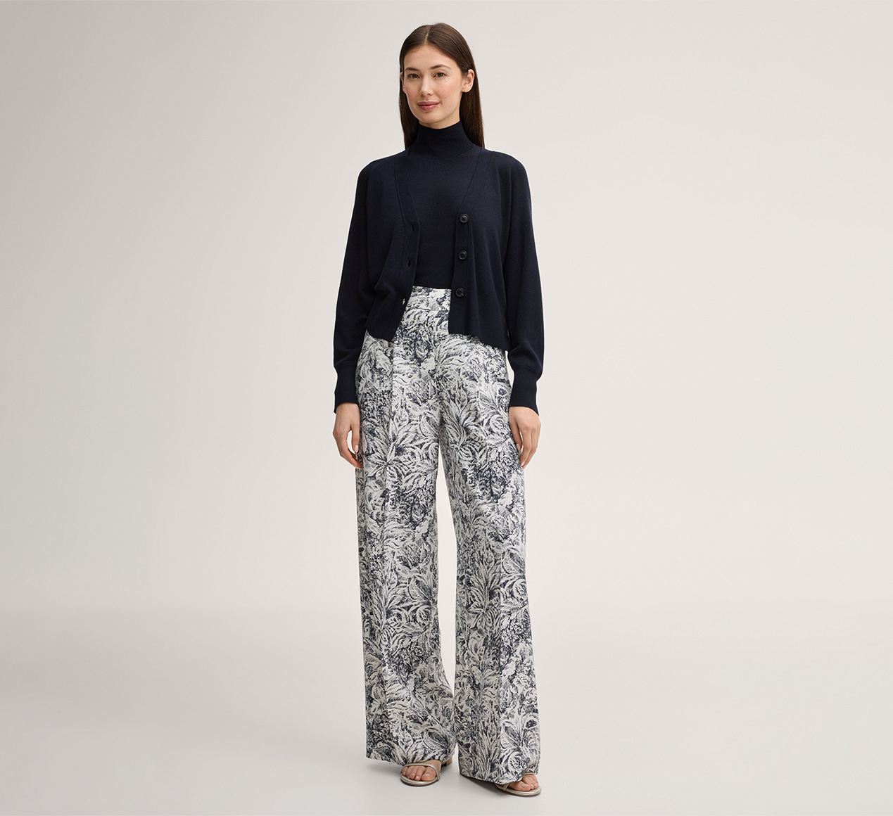 windsor. presents the product Virgin Wool and Silk Blend Cardigan in Navy from the category Knitwear