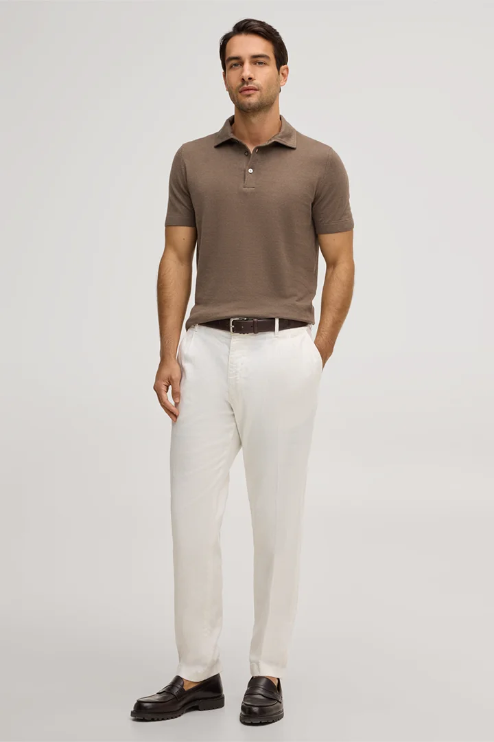 Mène à la page produit « Polo Lindo en lin mélangé et coton, couleur marron »