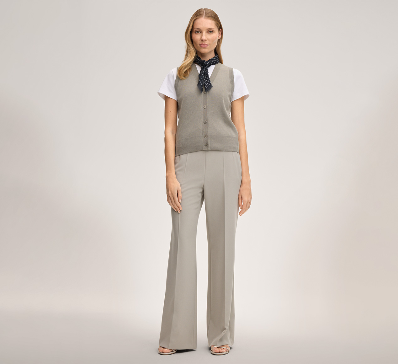 windsor. präsentiert das Produkt Schurwoll-Seidenmix-Cardigan-Top in Salbeigrün aus der Kategorie T-Shirts & Sweatshirts