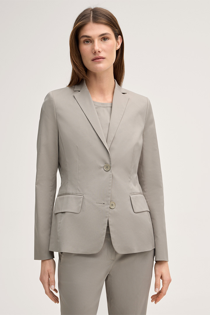 Mène à la page produit « Blazer en coton stretch, en grège »