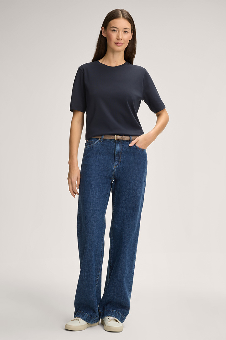 Leads to product detail page "Organic Cotton T-shirt in Navy"