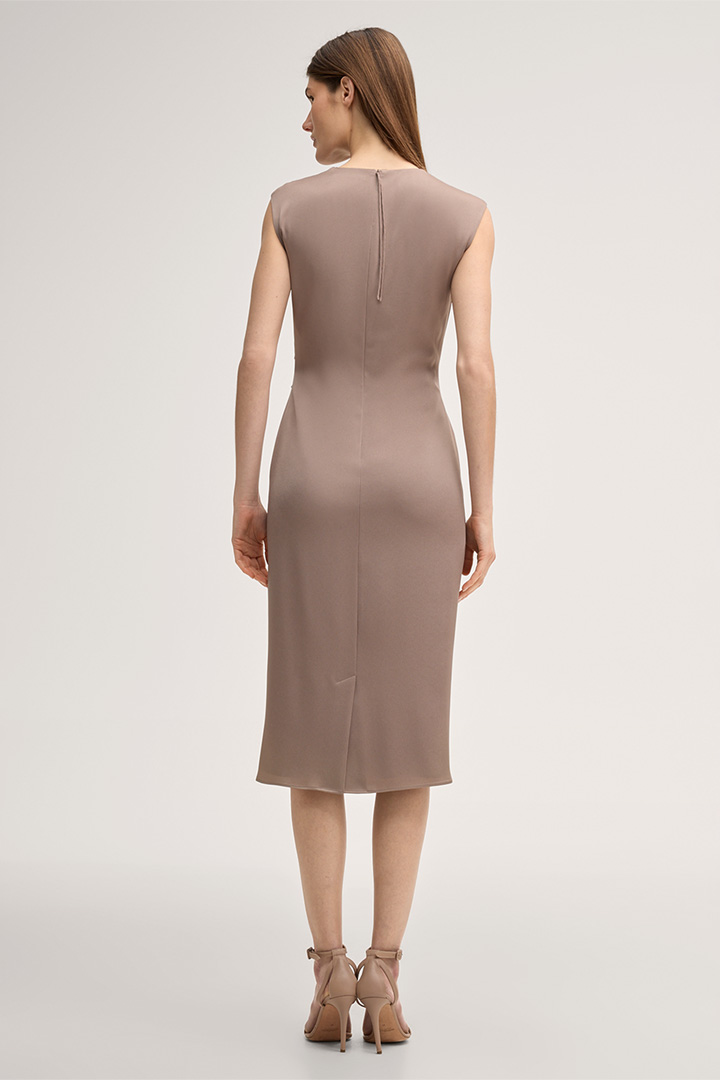 Crêpe-Etui-Kleid in Midi-Länge in Braun