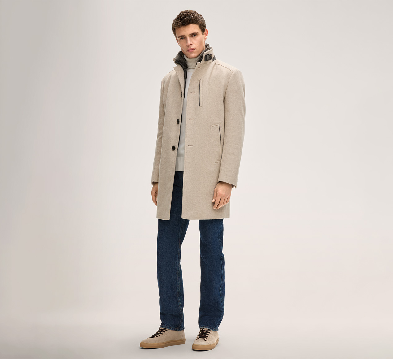 windsor. presents the product Rivano Stand-up Collar Coat with Cashmere and Lambskin Collar in Beige from the category Jackets & coats