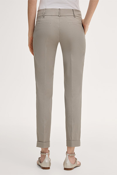 Baumwollstretch-Anzughose mit Umschlag in Greige