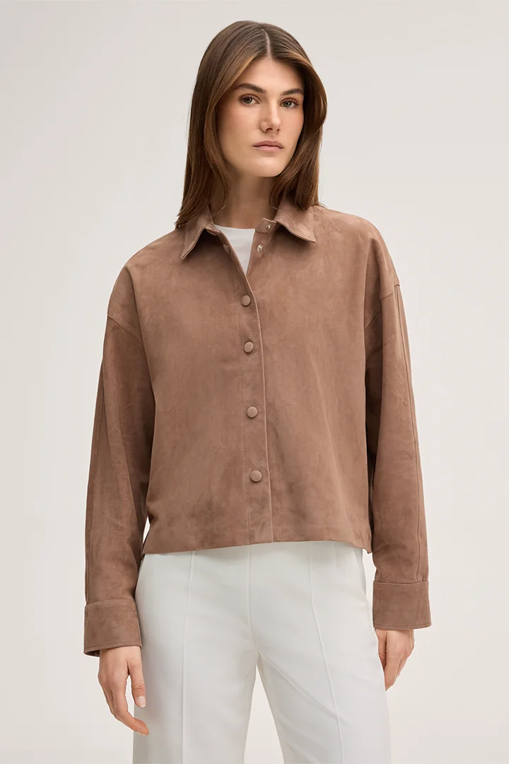 Führt zu Produktdetailseite „Ziegenvelours-Leder-Hemdjacke in Hellbraun"