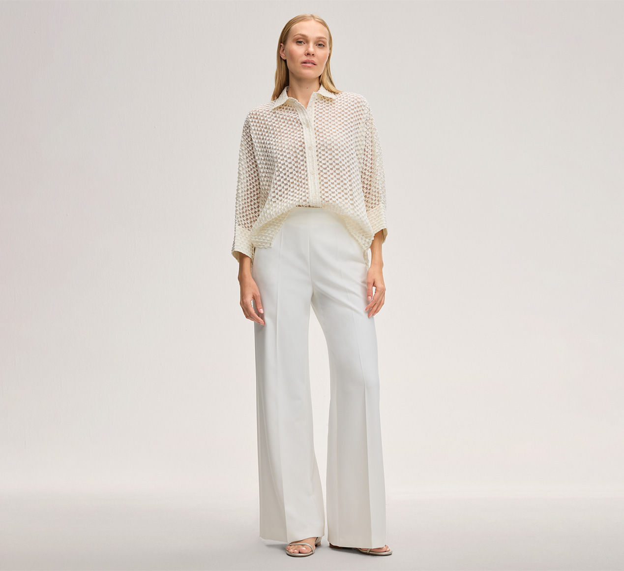 windsor. präsentiert das Produkt Baumwollmix-Hemdbluse in Ecru aus der Kategorie Blusen & Tops