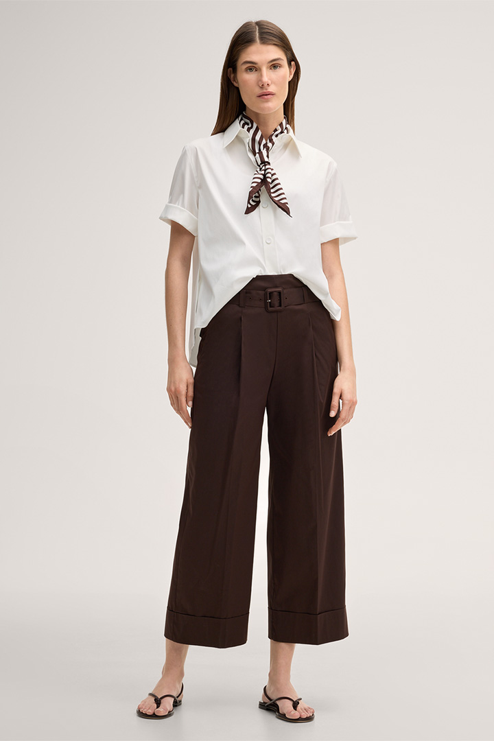 Leads to product detail page "Cotton stretch short-sleeved shirt blouse in ecru"