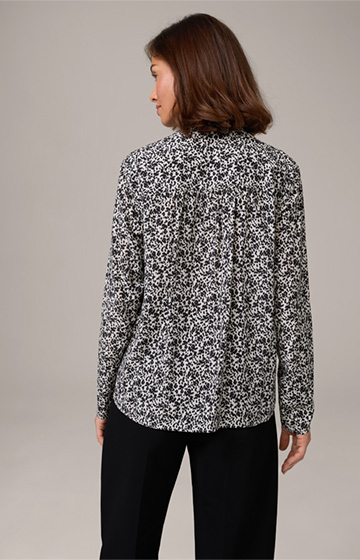 Pussy-bow blouse in viscose and silk with black and ecru printed pattern, with removable bow and stand-up collar