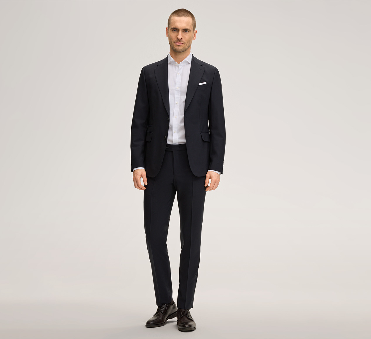 windsor. präsentiert das Produkt Baukasten-Hose Bene in Navy aus der Kategorie Hosen & Jeans