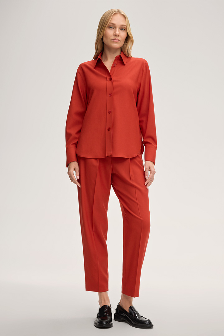 Führt zu Produktdetailseite „Schurwollstretch-Twill-Hemdbluse in Rot"