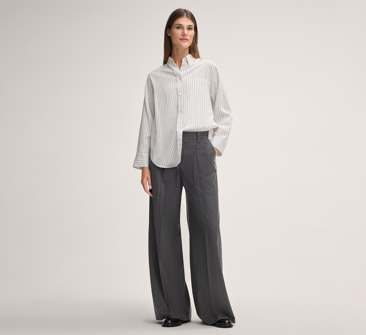 windsor. présente le produit Pantalon Palazzo en flanelle à rayures tennis, en gris de la catégorie Pantalons et jeans