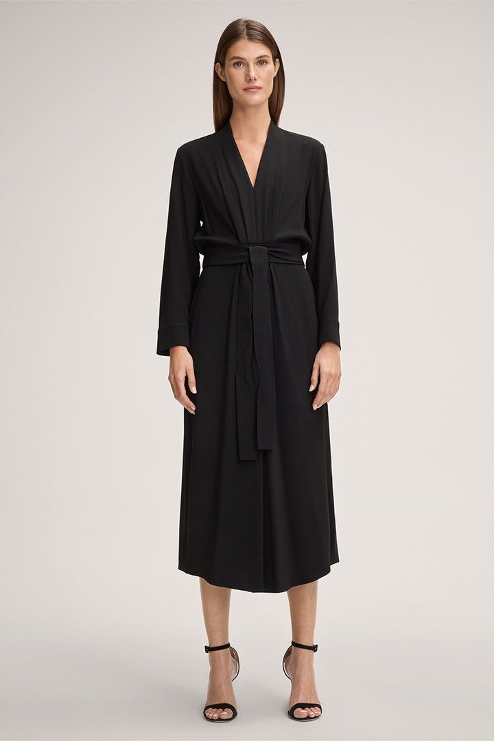 Führt zu Produktdetailseite „Tricacetat-Kleid in Midi-Länge mit Gürtel in Schwarz"