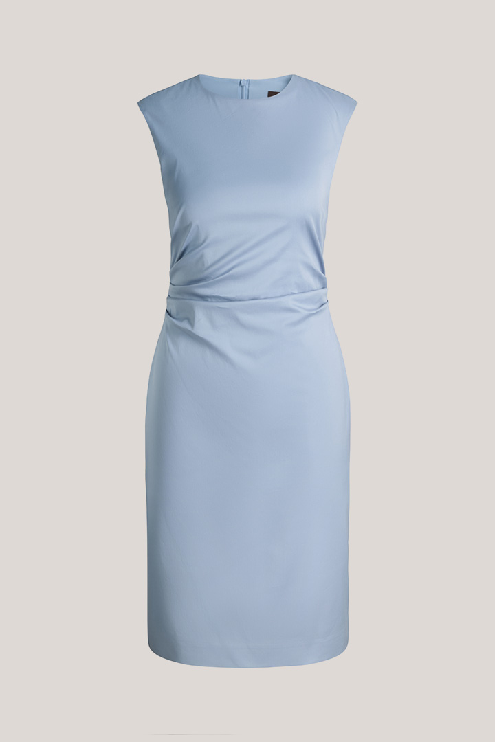 Führt zu Produktdetailseite „Baumwollstretch-Shift-Etui-Kleid in Midi-Länge in Hellblau"