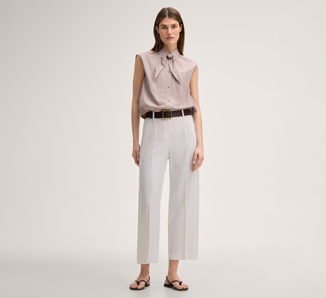 windsor. presents the product Stretch Linen Pleat-front Trousers in White from the category Trousers & Jeans