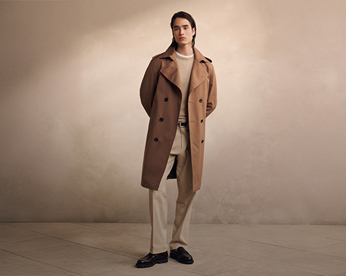 windsor-herren-trenchcoat-in-braun-mit-strick-und-hose-in-beige.jpg
