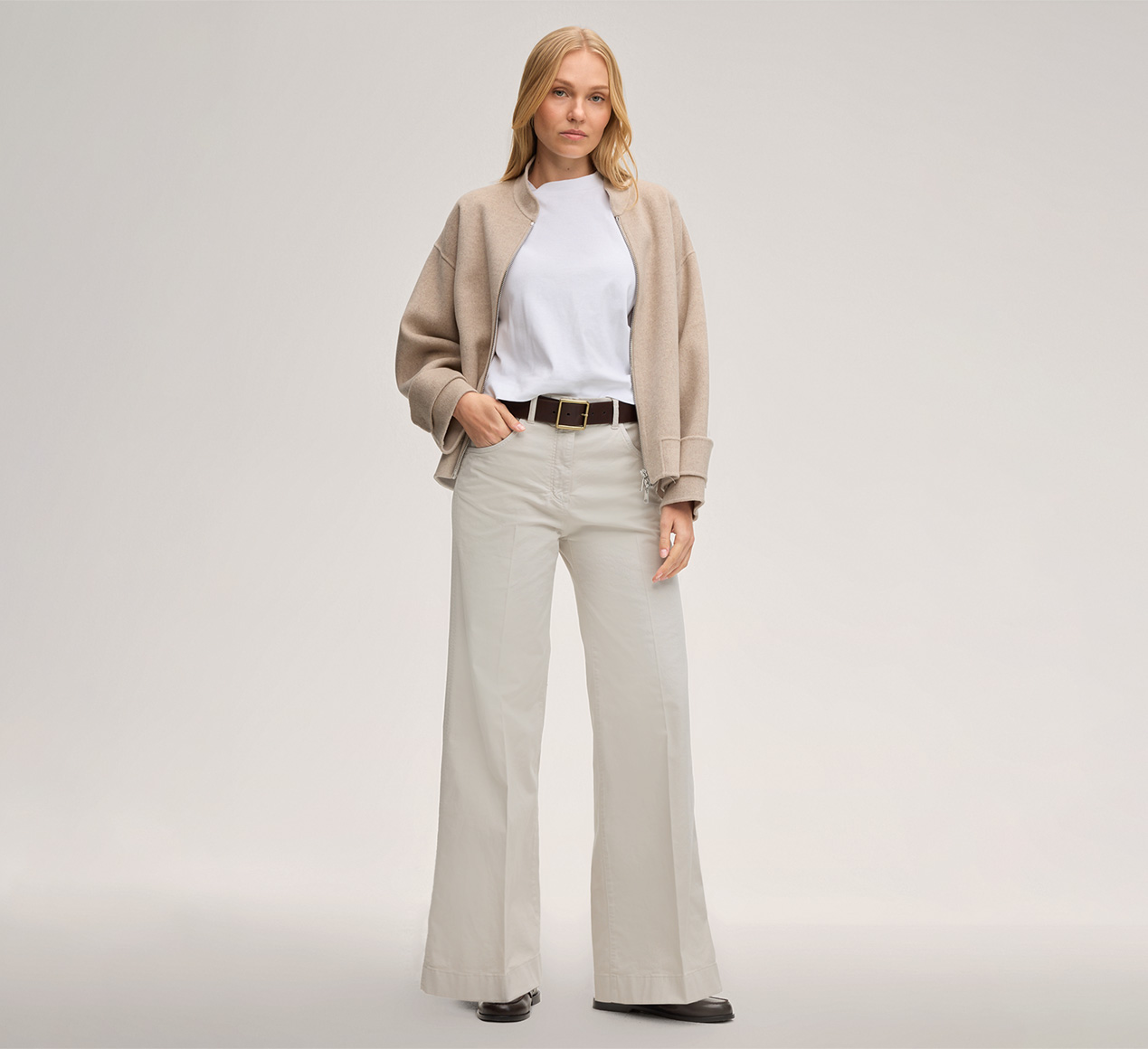 windsor. präsentiert das Produkt Baumwollstretch-Marlene-Hose in Ivory aus der Kategorie Hosen & Jeans